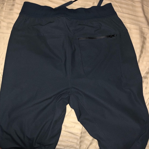 Small lululemon joggers - Picture 4 of 5